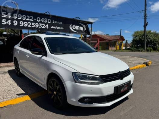 VOLKSWAGEN - JETTA 2.0 COMFORTLINE FLEX 4P TIPTRONIC - 2012/2013 - BRANCA - R$ 68.900,00