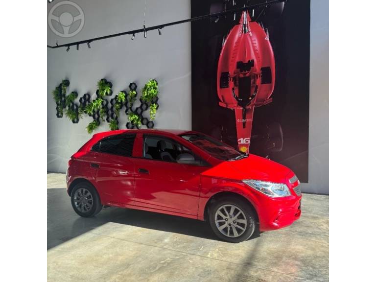 CHEVROLET - ONIX 1.0 MPFI LS 8V FLEX 4P MANUAL - 2015/2016 - VERMELHA - R$ 49.900,00