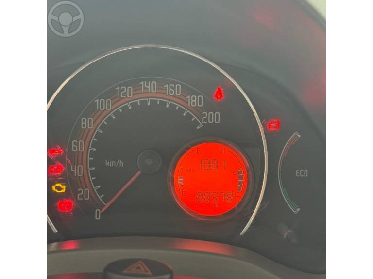 FIAT - UNO 1.0 EVO VIVACE 8V FLEX 4P MANUAL - 2013/2014 - PRATA - R$ 35.900,00