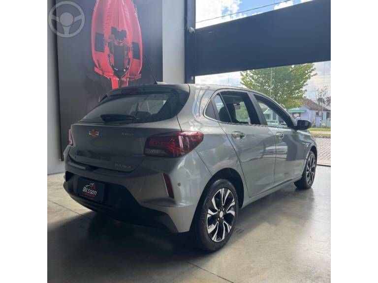 CHEVROLET - ONIX 1.0 PLUS 12V TURBO 4P AUTOMÁTICO - 2023/2024 - PRATA - R$ 125.000,00