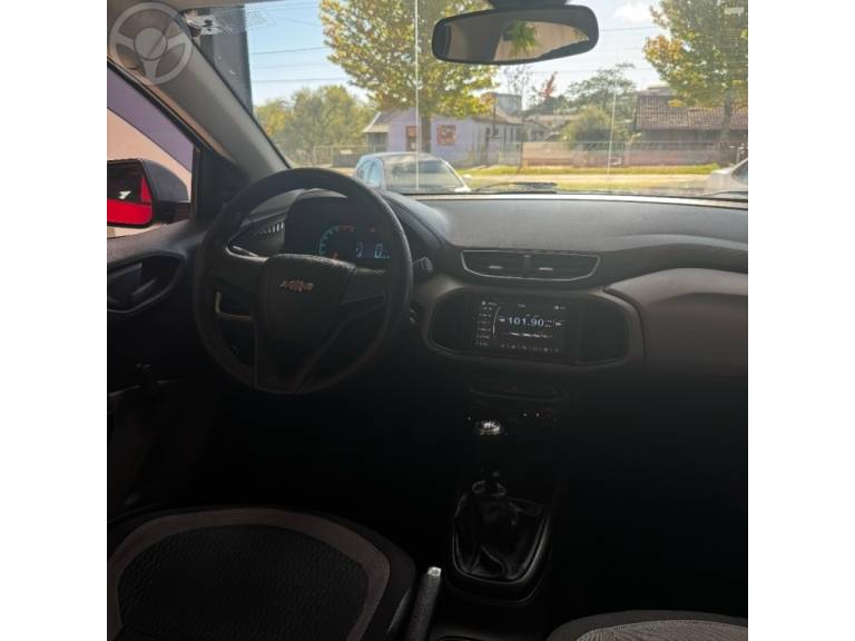 CHEVROLET - ONIX 1.0 MPFI LS 8V FLEX 4P MANUAL - 2015/2016 - VERMELHA - R$ 49.900,00