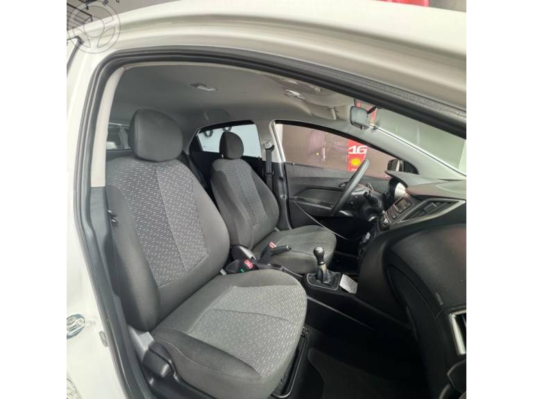HYUNDAI - HB20 1.0 COMFORT 12V FLEX 4P MANUAL - 2016/2017 - BRANCA - R$ 53.900,00