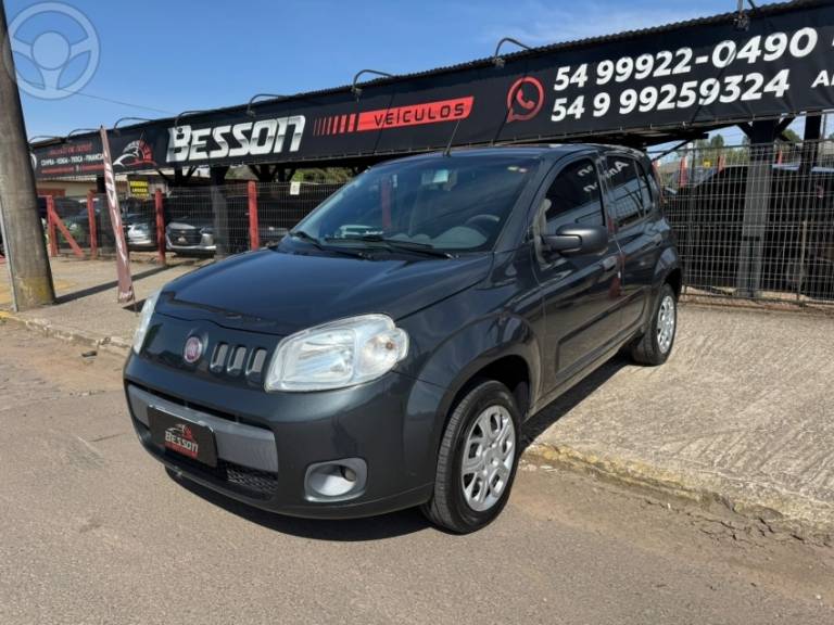 FIAT - UNO 1.0 EVO VIVACE 8V FLEX 4P MANUAL - 2013/2014 - CINZA - R$ 35.900,00