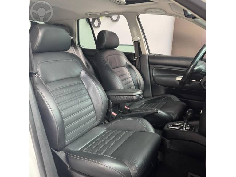 VOLKSWAGEN - GOLF 2.0 MI SPORTLINE LIMITED EDITION 8V FLEX 4P AUTOMÁTICO - 2013/2014 - BRANCA - R$ 67.900,00