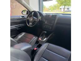 VOLKSWAGEN - JETTA 2.5 I 20V 4P TIPTRONIC - 2010/2010 - PRETA - R$ 45.900,00