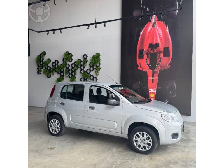 FIAT - UNO 1.0 EVO VIVACE 8V FLEX 4P MANUAL - 2013/2014 - PRATA - R$ 35.900,00