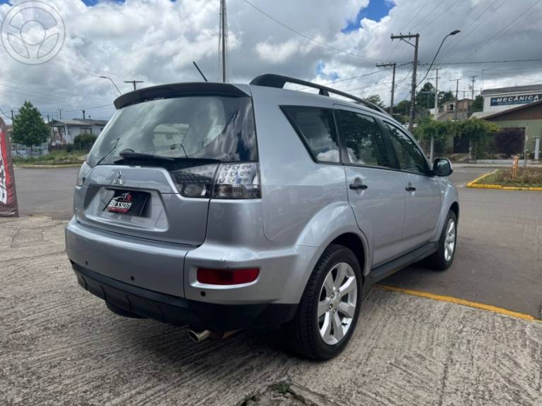 MITSUBISHI - OUTLANDER 2.0 16V 4P AUTOMÁTICO - 2011/2012 - PRATA - R$ 61.900,00