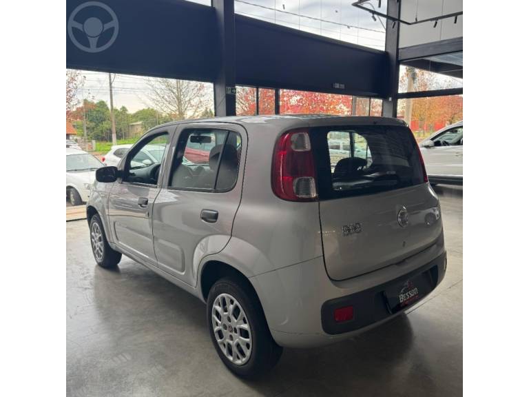 FIAT - UNO 1.0 EVO VIVACE 8V FLEX 4P MANUAL - 2013/2014 - PRATA - R$ 35.900,00