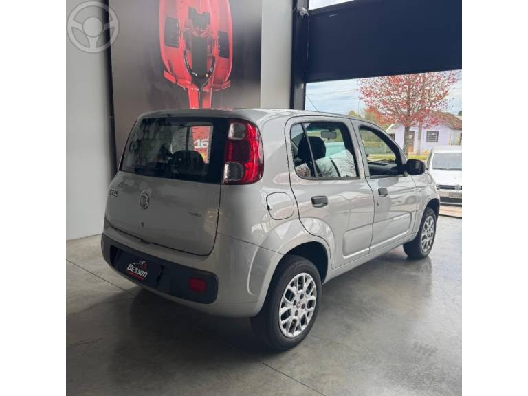 FIAT - UNO 1.0 EVO VIVACE 8V FLEX 4P MANUAL - 2013/2014 - PRATA - R$ 35.900,00