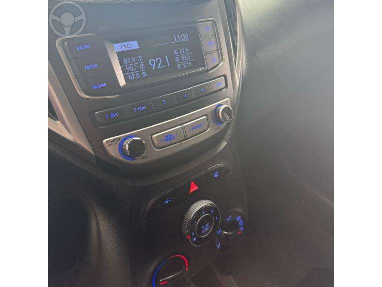 HYUNDAI - HB20 1.0 COMFORT 12V FLEX 4P MANUAL - 2016/2017 - BRANCA - R$ 53.900,00