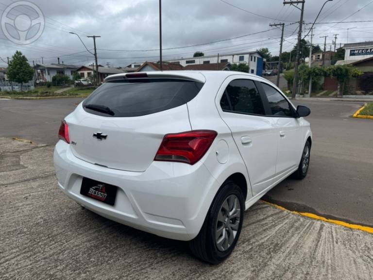 CHEVROLET - ONIX 1.0 JOY BLACK 8V FLEX 4P MANUAL - 2021/2021 - BRANCA - R$ 64.900,00