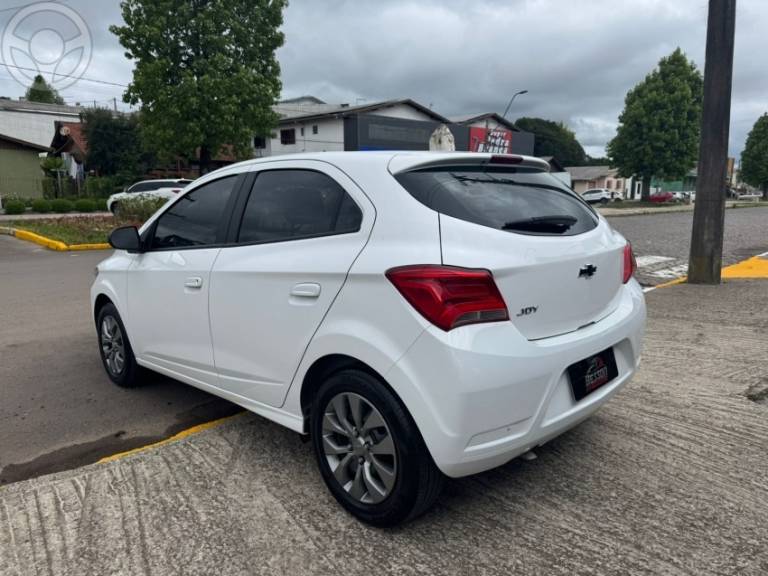 CHEVROLET - ONIX 1.0 JOY BLACK 8V FLEX 4P MANUAL - 2021/2021 - BRANCA - R$ 64.900,00