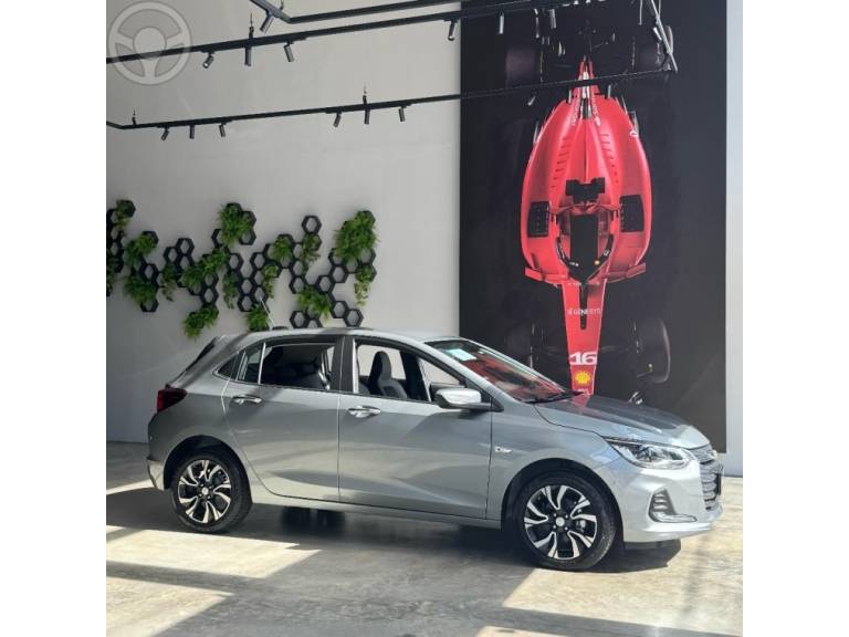 CHEVROLET - ONIX 1.0 PLUS 12V TURBO 4P AUTOMÁTICO - 2023/2024 - PRATA - R$ 125.000,00