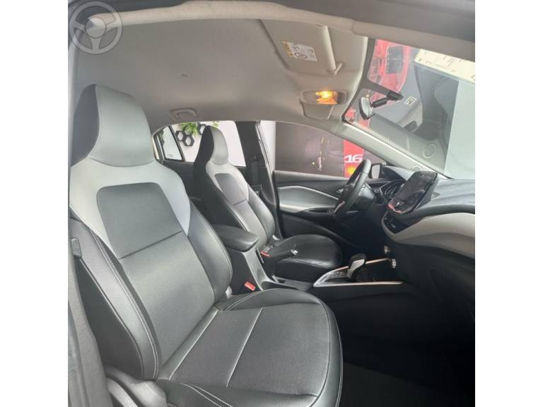 CHEVROLET - ONIX 1.0 PLUS 12V TURBO 4P AUTOMÁTICO - 2023/2024 - PRATA - R$ 125.000,00