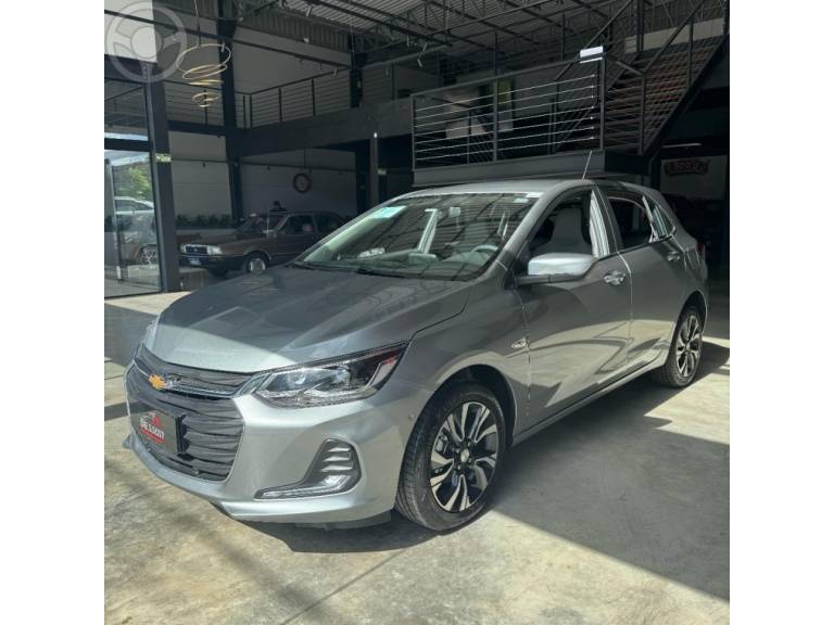 CHEVROLET - ONIX 1.0 PLUS 12V TURBO 4P AUTOMÁTICO - 2023/2024 - PRATA - R$ 125.000,00