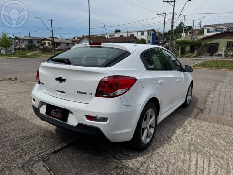 CHEVROLET - CRUZE 1.8 LT SPORT6 16V FLEX 4P MANUAL - 2015/2015 - BRANCA - R$ 68.900,00