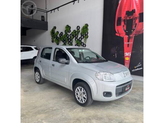 FIAT - UNO 1.0 EVO VIVACE 8V FLEX 4P MANUAL - 2013/2014 - PRATA - R$ 35.900,00