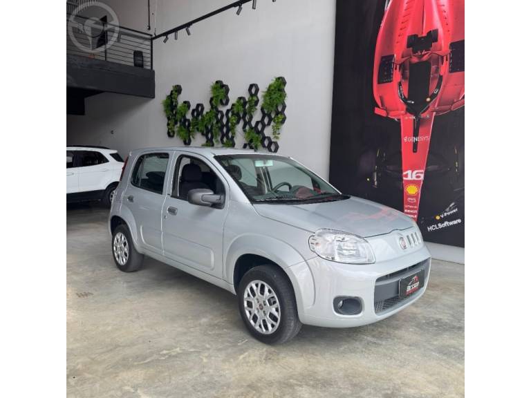 FIAT - UNO 1.0 EVO VIVACE 8V FLEX 4P MANUAL - 2013/2014 - PRATA - R$ 35.900,00