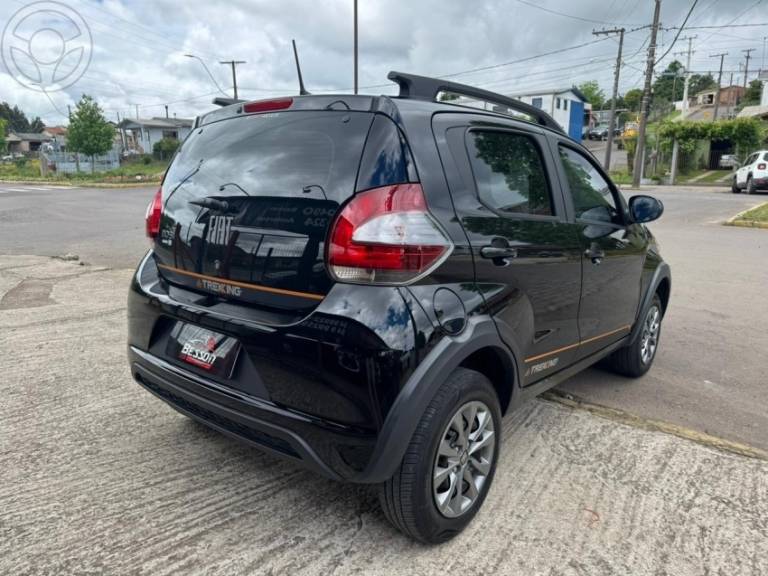 FIAT - MOBI 1.0 TREKKING 8V FLEX 4P MANUAL - 2023/2023 - PRETA - R$ 69.900,00