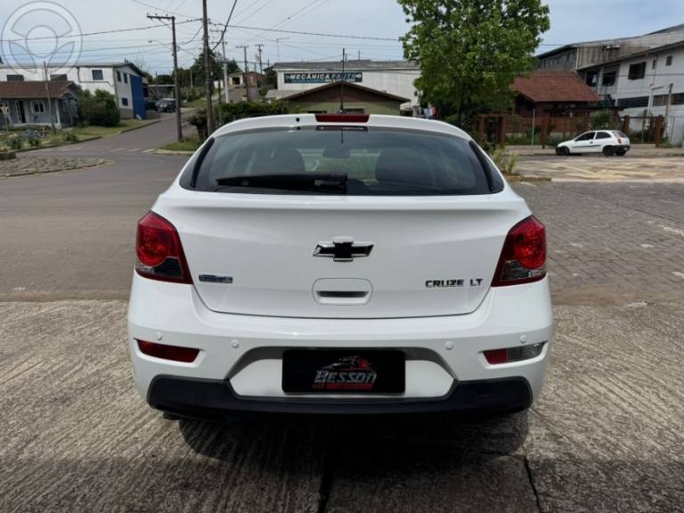 CHEVROLET - CRUZE 1.8 LT SPORT6 16V FLEX 4P MANUAL - 2015/2015 - BRANCA - R$ 68.900,00