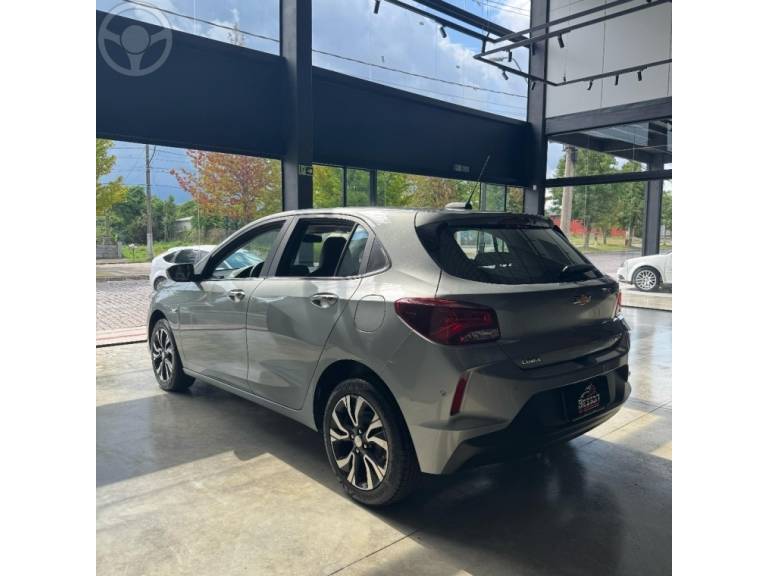 CHEVROLET - ONIX 1.0 PLUS 12V TURBO 4P AUTOMÁTICO - 2023/2024 - PRATA - R$ 125.000,00
