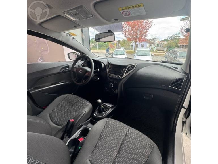 HYUNDAI - HB20 1.0 COMFORT 12V FLEX 4P MANUAL - 2016/2017 - BRANCA - R$ 53.900,00