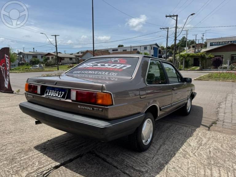 VOLKSWAGEN - SANTANA 2.0 GLS 8V 2P MANUAL - 1988/1989 - MARROM - R$ 35.000,00