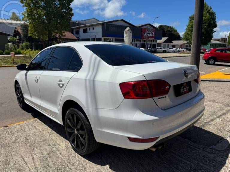 VOLKSWAGEN - JETTA 2.0 COMFORTLINE FLEX 4P TIPTRONIC - 2012/2013 - BRANCA - R$ 68.900,00